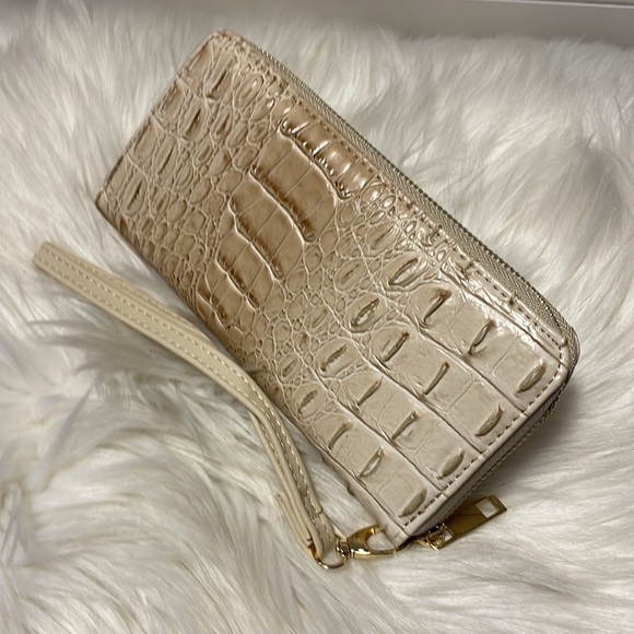 Tritexture Cream Single Zipper Wallet with Strap - Picture 9 of 9